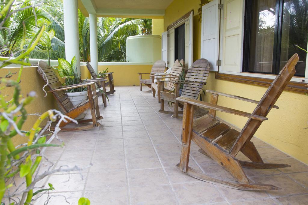 Sea Eye Hotel - Tropical Building Útila Eksteriør billede