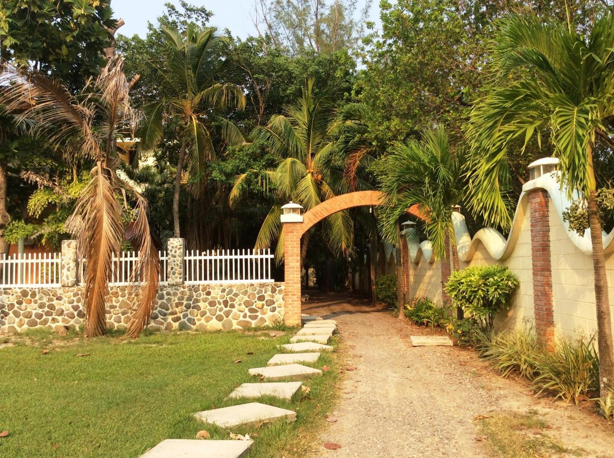 Sea Eye Hotel - Tropical Building Útila Eksteriør billede