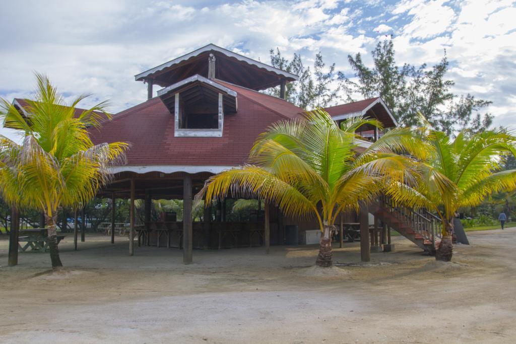 Sea Eye Hotel - Tropical Building Útila Eksteriør billede